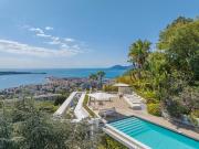 Villa avec piscine et terrasse