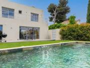 Villa avec piscine et terrasse