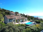 Villa avec piscine et terrasse