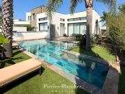 Villa avec piscine et terrasse
