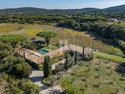 Villa avec piscine et terrasse
