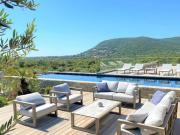 Villa avec piscine et terrasse