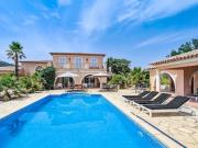 Villa avec piscine et terrasse