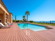 Villa avec piscine et terrasse