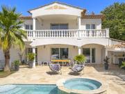 Villa avec piscine et jardin