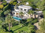 Villa avec piscine et terrasse