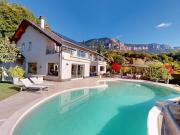 Villa avec piscine et terrasse