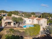 Villa avec piscine et terrasse