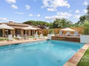 Villa avec piscine et terrasse