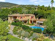 Villa avec piscine et terrasse