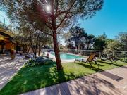 Villa avec piscine et terrasse Villa avec piscine et terrasse