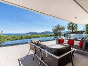 Villa avec piscine et terrasse