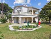 Villa avec piscine et terrasse