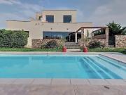 Villa avec piscine et terrasse