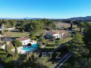 Villa avec piscine et terrasse