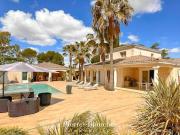 Villa avec piscine et terrasse