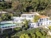 Villa avec piscine et terrasse