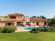 Villa avec piscine et terrasse