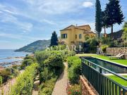 Villa avec piscine et terrasse