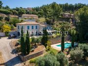 Villa avec piscine et terrasse