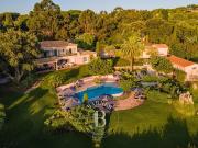 Villa avec piscine et terrasse