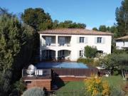 Villa avec piscine et terrasse