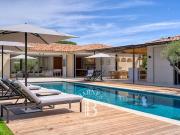 Villa avec piscine et terrasse