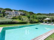 Villa avec piscine et terrasse