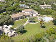 Villa avec piscine et terrasse