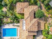 Villa avec piscine et terrasse