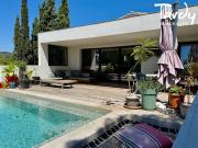 Villa avec piscine et terrasse