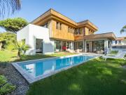 Villa avec piscine et terrasse