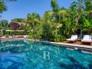 Villa avec piscine et terrasse