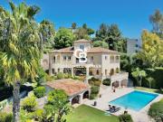 Villa avec piscine et terrasse