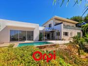 Villa avec piscine et terrasse