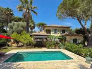 Villa avec piscine et terrasse