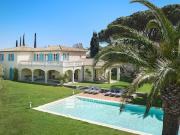 Villa avec piscine et terrasse