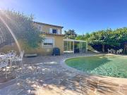 Villa avec piscine et terrasse