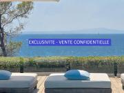 Villa avec piscine et terrasse