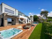 Villa avec piscine et terrasse