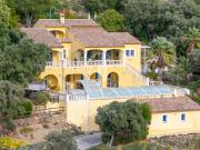 Villa avec piscine et terrasse