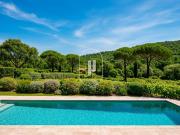 Villa avec piscine et terrasse