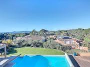 Villa avec piscine et terrasse