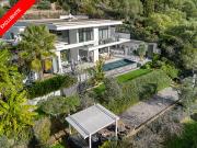 Villa avec piscine et terrasse