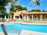 Villa avec piscine et terrasse