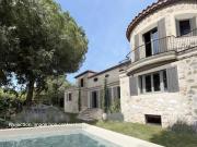 Villa avec piscine et terrasse