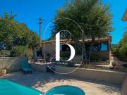 Villa avec piscine et terrasse