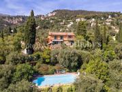 Villa avec piscine et terrasse