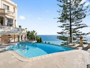 Villa avec piscine et terrasse