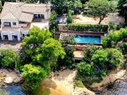 Villa avec piscine et terrasse